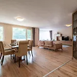 Location 3 Bedroom Next To The Lägenhet Varna