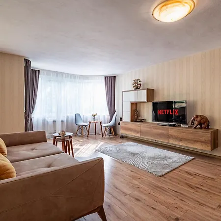 Location 3 Bedroom Next To The