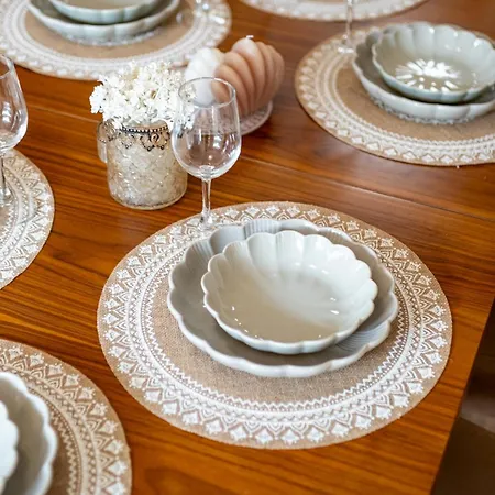 Location 3 Bedroom Next To The *