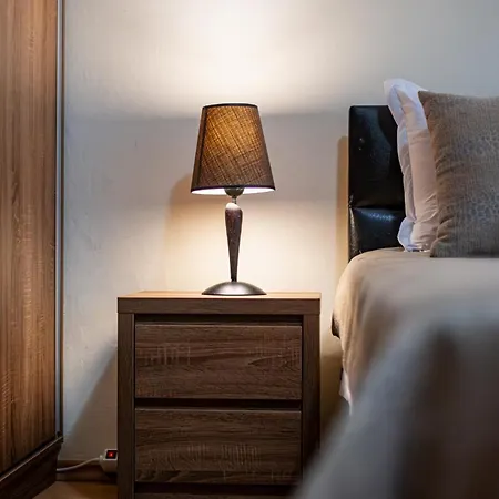 Location 3 Bedroom Next To The