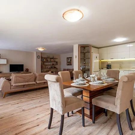 Διαμέρισμα Location 3 Bedroom Next To The *