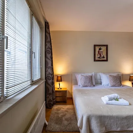 Location 3 Bedroom Next To The Διαμέρισμα Βάρνα