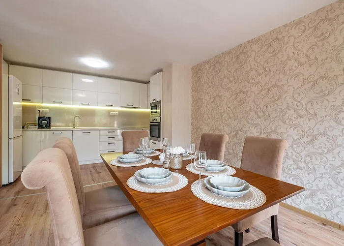 Location 3 Bedroom Next To The Апартаменты