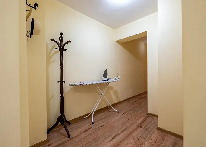 Location 3 Bedroom Next To The *