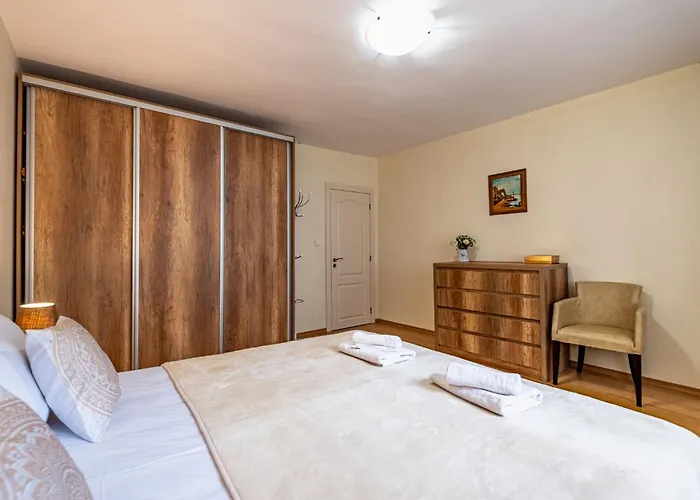 Location 3 Bedroom Next To The Апартаменты