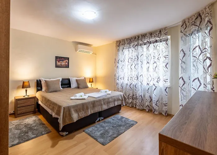 Apartment Location 3 Bedroom Next To The