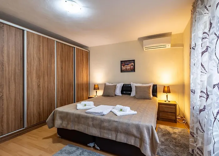 Апартаменты Location 3 Bedroom Next To The *