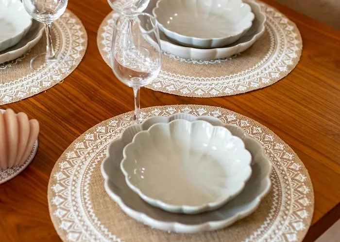 Location 3 Bedroom Next To The *