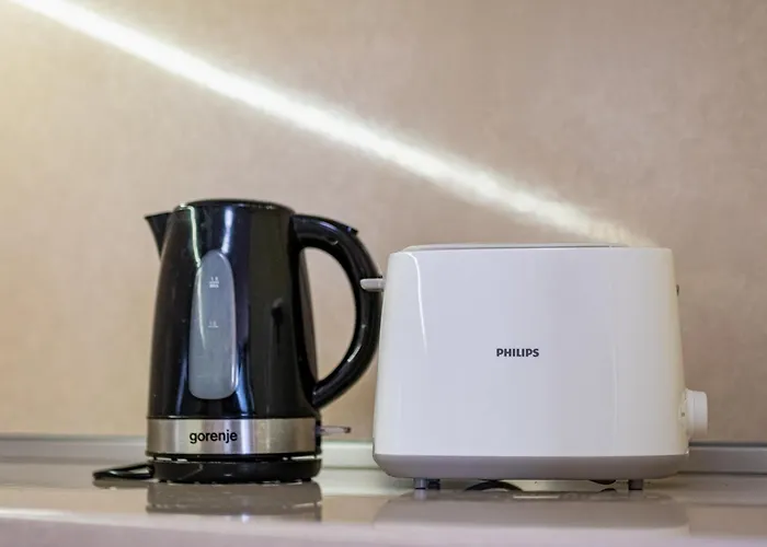 Location 3 Bedroom Next To The Apartment *