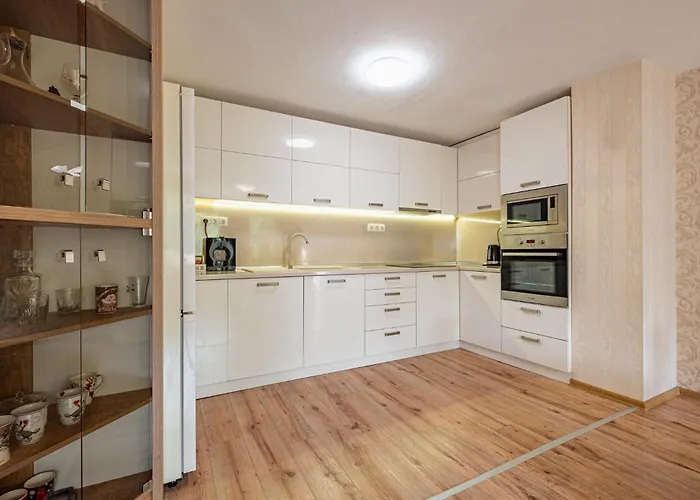 Location 3 Bedroom Next To The