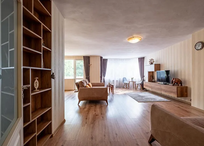 Апартаменты Location 3 Bedroom Next To The Варна