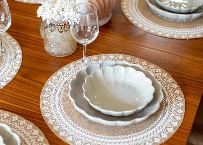 Location 3 Bedroom Next To The *