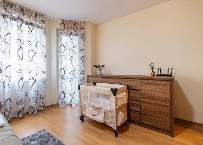 Location 3 Bedroom Next To The Apartment *