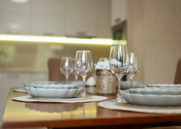 Location 3 Bedroom Next To The *