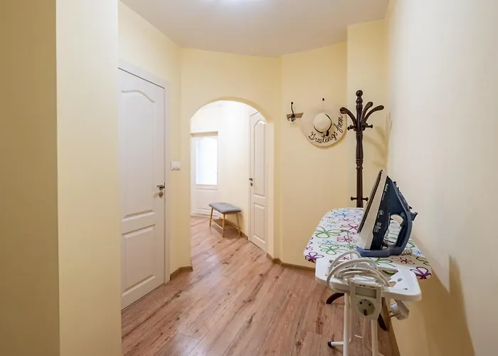 Location 3 Bedroom Next To The Варна