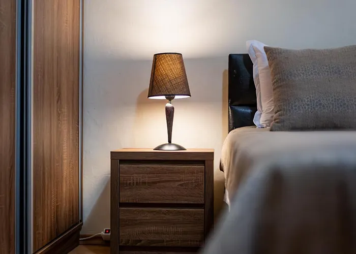 Location 3 Bedroom Next To The