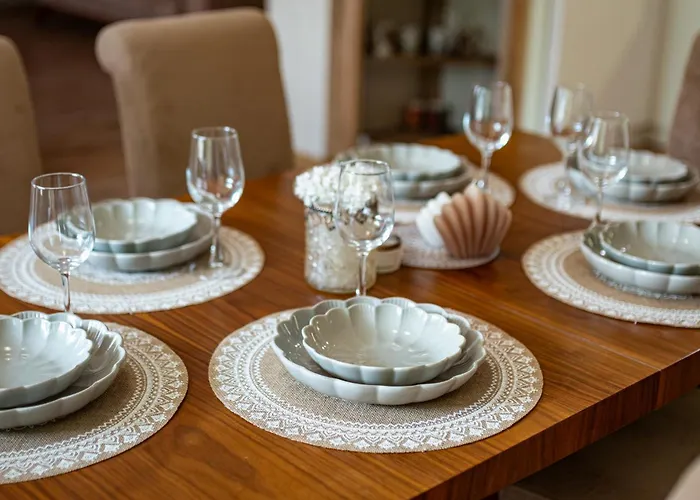 Location 3 Bedroom Next To The