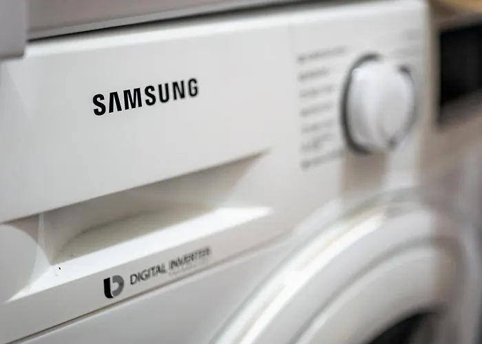 Location 3 Bedroom Next To The Апартаменты