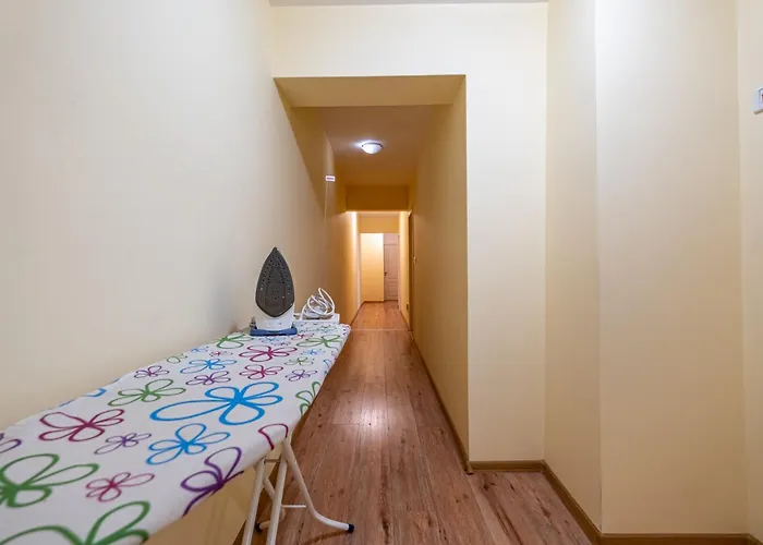 Location 3 Bedroom Next To The