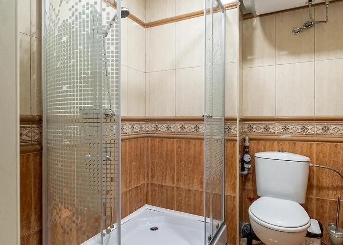 Location 3 Bedroom Next To The