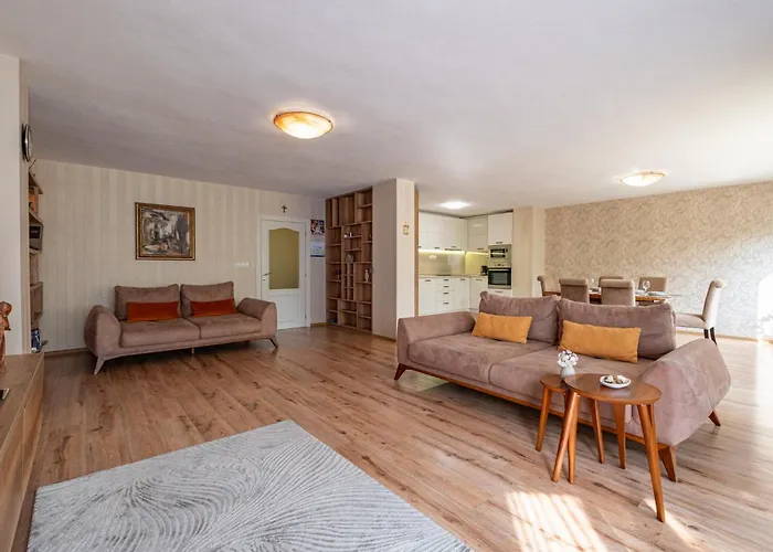 Location 3 Bedroom Next To The