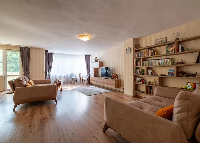 Location 3 Bedroom Next To The Варна