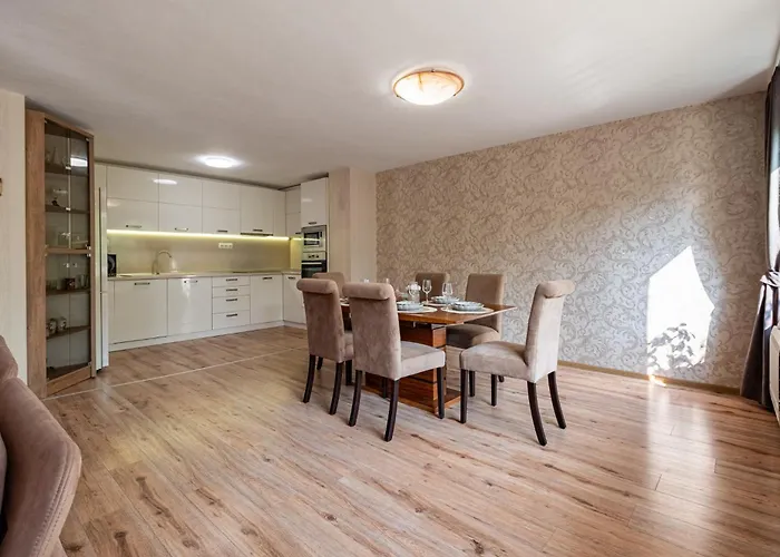 Location 3 Bedroom Next To The Апартаменты