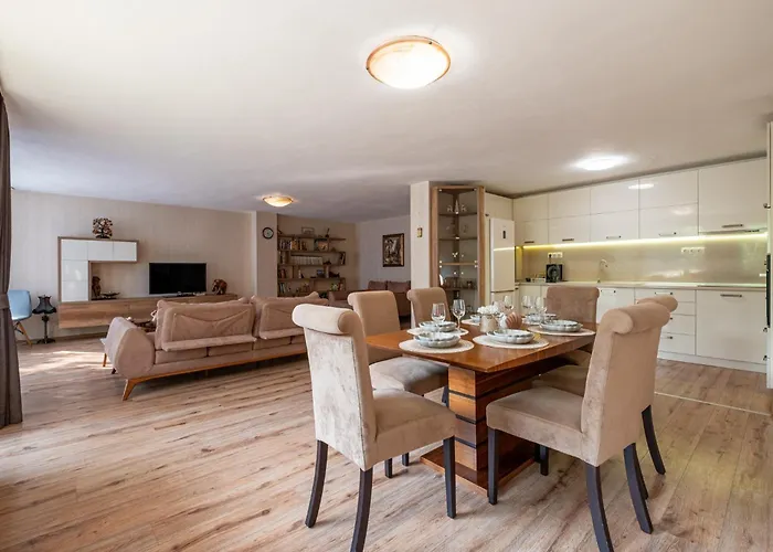 Апартаменты Location 3 Bedroom Next To The *