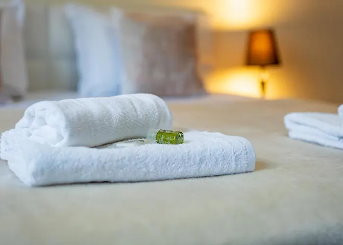 Location 3 Bedroom Next To The *