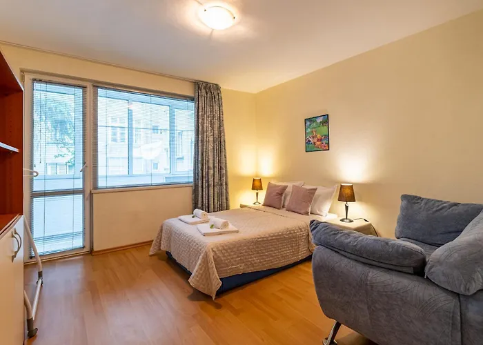 Location 3 Bedroom Next To The Apartment *