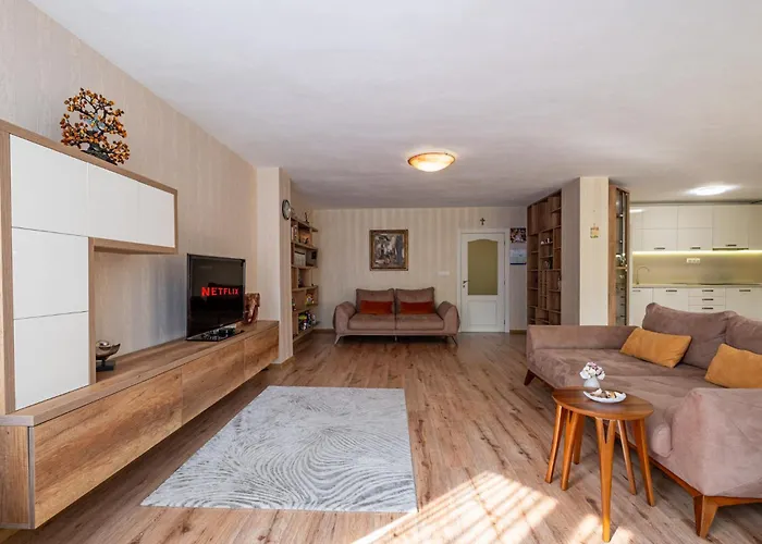 Location 3 Bedroom Next To The Апартаменты Варна