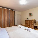 Location 3 Bedroom Next To The Appartement