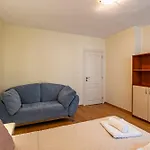 Location 3 Bedroom Next To The Appartement