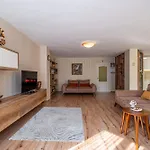 Location 3 Bedroom Next To The Appartement Varna