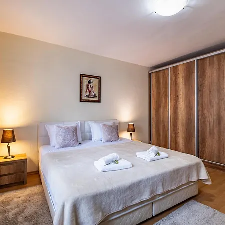 شقة Location 3 Bedroom Next To The فارنا