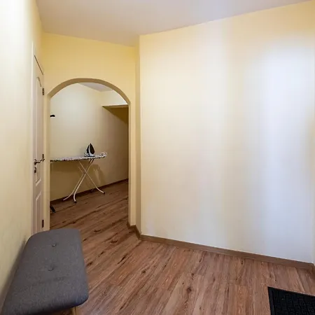 Location 3 Bedroom Next To The شقة *