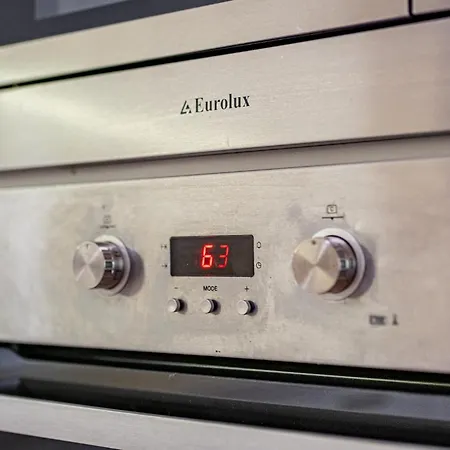 Location 3 Bedroom Next To The Апартаменты