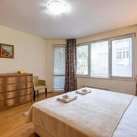 Location 3 Bedroom Next To The Appartement *
