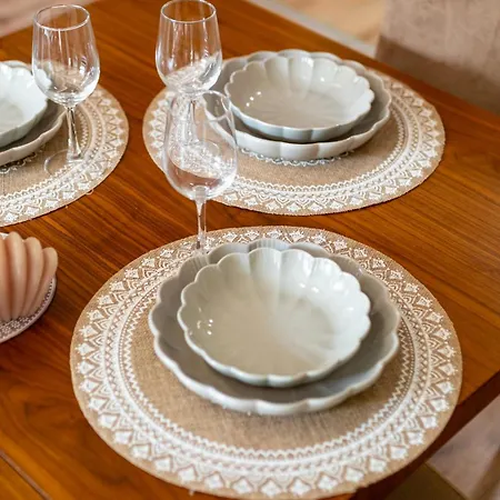 Location 3 Bedroom Next To The *