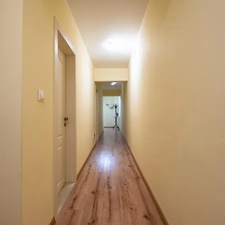 Апартаменты Location 3 Bedroom Next To The Варна