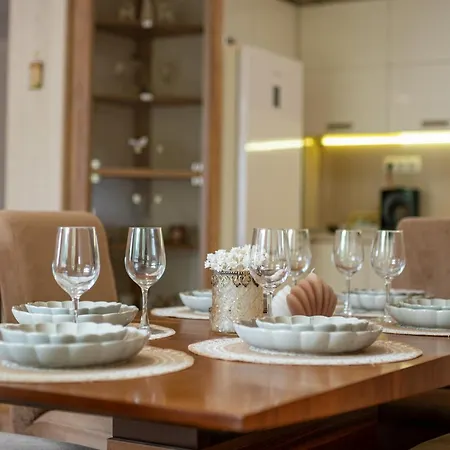 Location 3 Bedroom Next To The Апартаменты