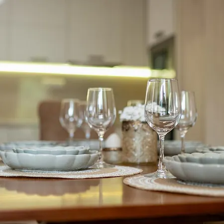 Location 3 Bedroom Next To The *