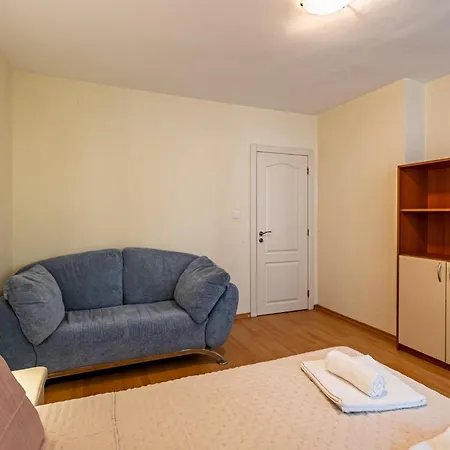 Location 3 Bedroom Next To The Apartment