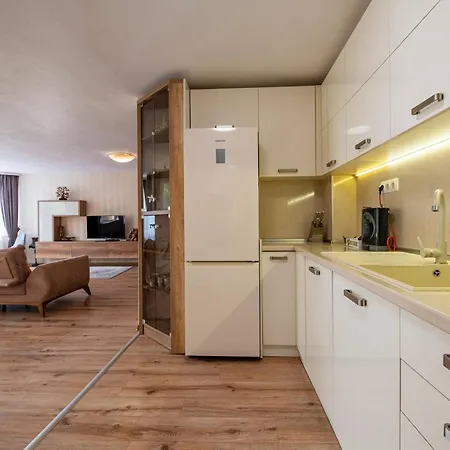 Апартаменты Location 3 Bedroom Next To The Варна