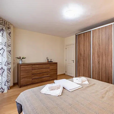 Location 3 Bedroom Next To The * Варна