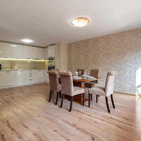 Location 3 Bedroom Next To The Апартаменты