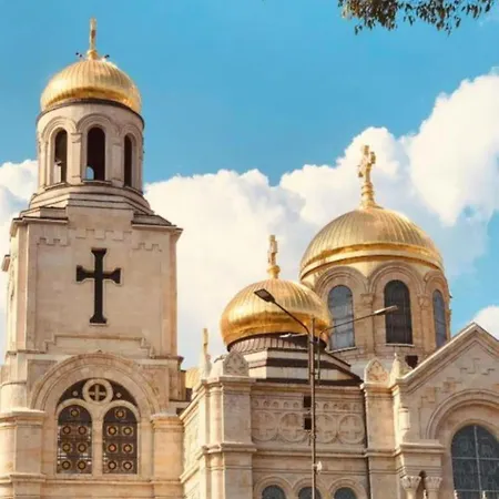 Апартаменты Location 3 Bedroom Next To The Варна