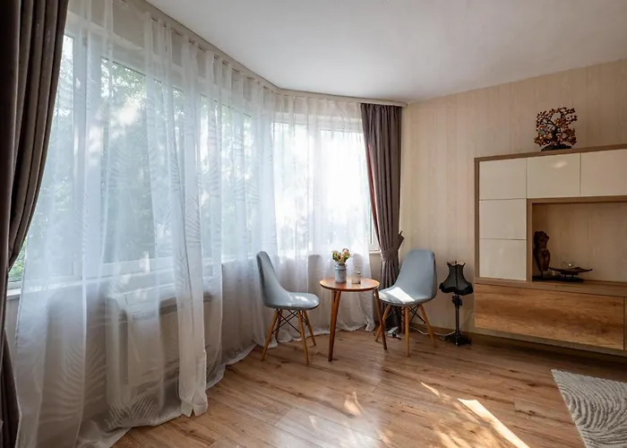 Location 3 Bedroom Next To The