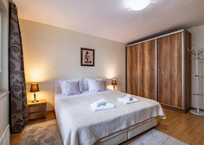 Apartment Location 3 Bedroom Next To The Varna