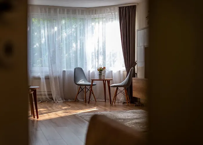 Location 3 Bedroom Next To The *